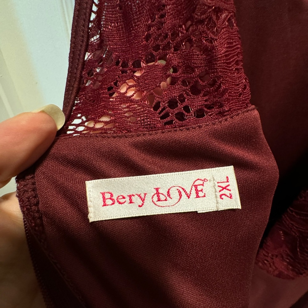 Like New Women’s wine/maroon colored midi Dress lace top satin belt size 2XL - Picture 4 of 5